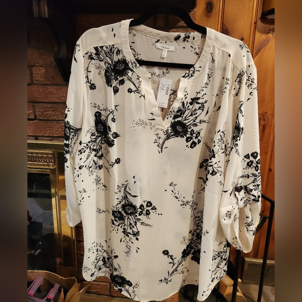 New- Floral Black and Crean Women's Top  Maurices